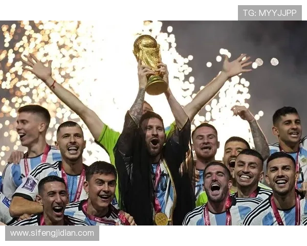 尤文图斯陷入战术危机,是坚持保守主义还是拥抱变革引发球迷激烈争论。