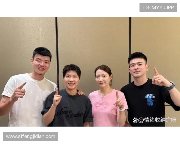 黄东萍训练室比许多网红直播间还豪华，谁想到她私下这样打理日常？